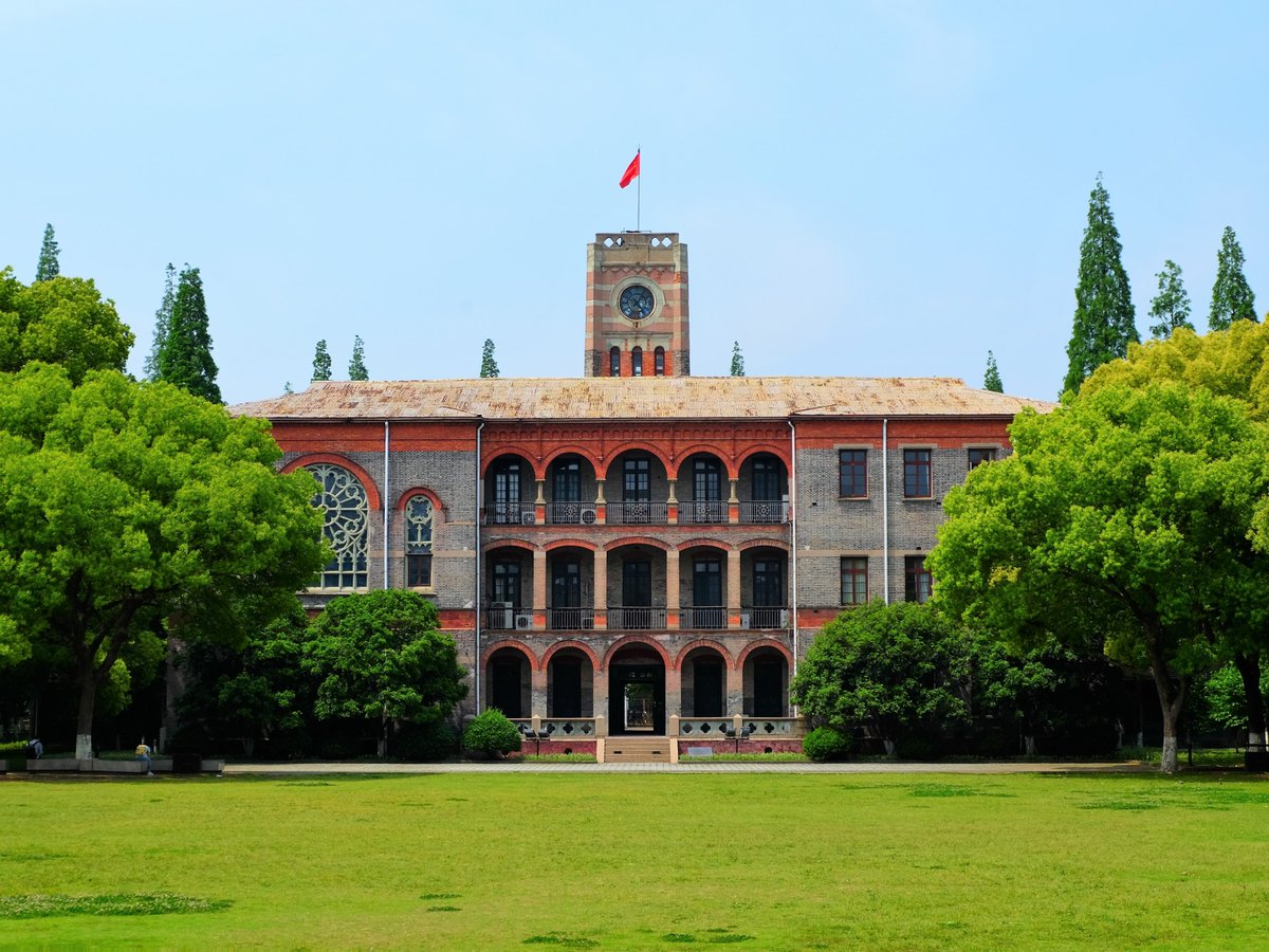 CaFoscari's tweet image. 🇨🇳Thanks to the precious contribution of the Ca&apos; Foscari #Soochow Office, this year will see the launch of new #cooperation and exchange #projects between the two partner institutions. 👉bit.ly/CF-Soochow 
#Cina #ErasmusPlus #Suzhou #China