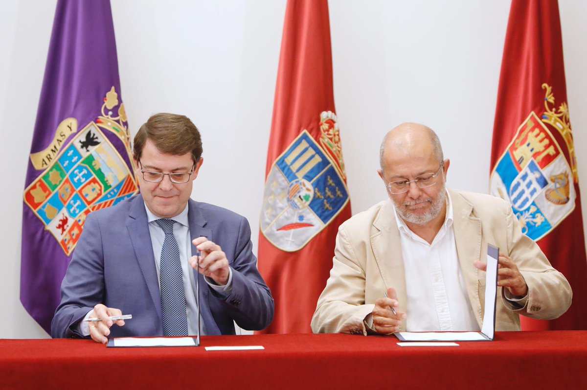 Hoy he firmado el acuerdo entre el @PopularesCyL y @CsCastillayLeon que garantiza cuatro años de estabilidad en el Gobierno para Castilla y León. Se trata de un Pacto de Gobernabilidad que recoge el sentir de la mayoría de las personas de la región. ⬇⬇