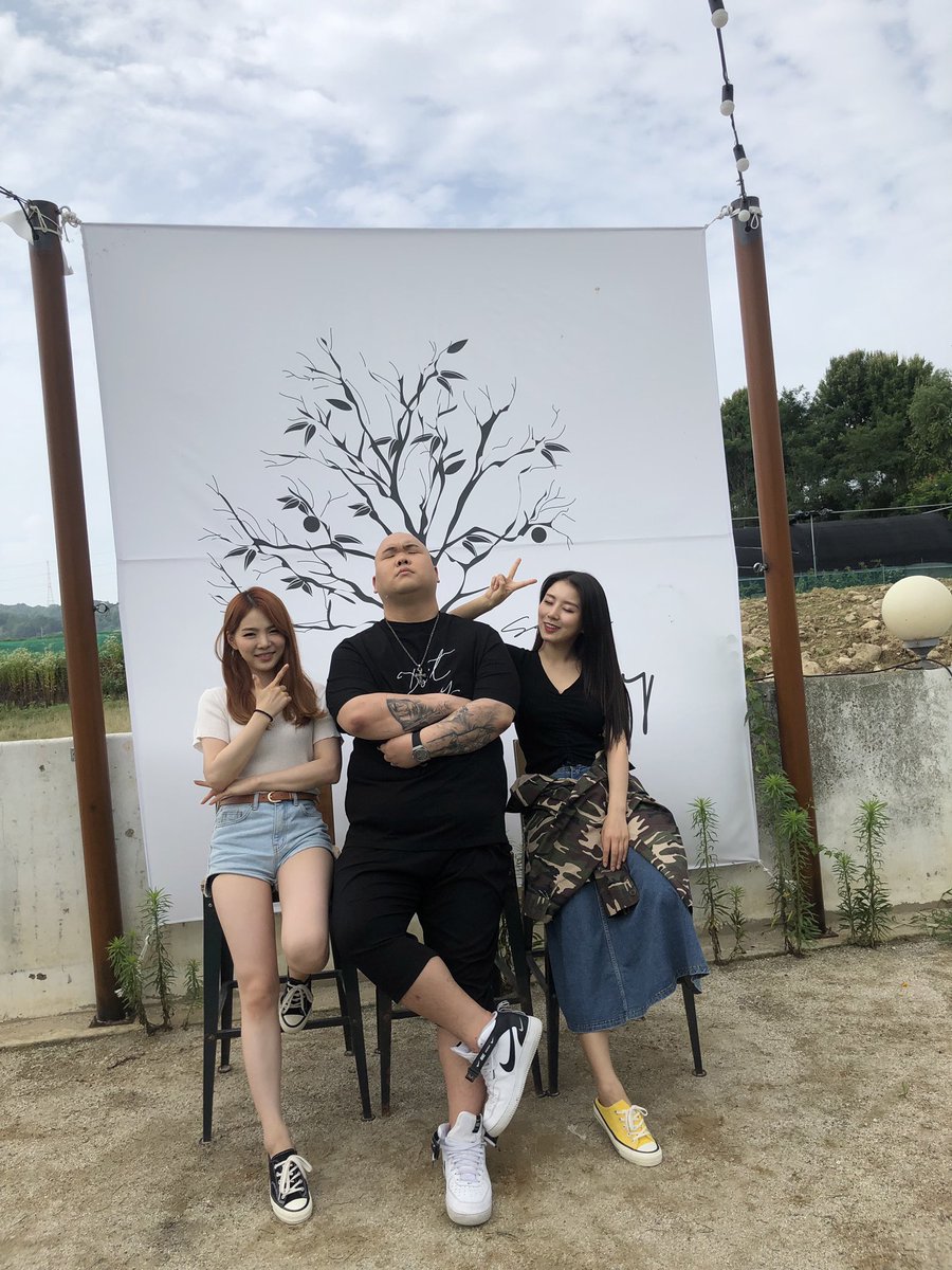 오랜만에 완전체~💚
어제 청주시민의날 행사를 다녀왔는데요! 
호응이 너무 좋아서 행복한 추억 만들고 왔어용! 감사합니다😍

#셀카 #일상 #sefie #selca #dailylook #ootd #촬영 #팔로우 #daily #데일리 #소통 #kpop #혼성그룹 #컴백 #왈와리 #walwari #수현 #soohyun #청주예술의전당 #청주시민의날