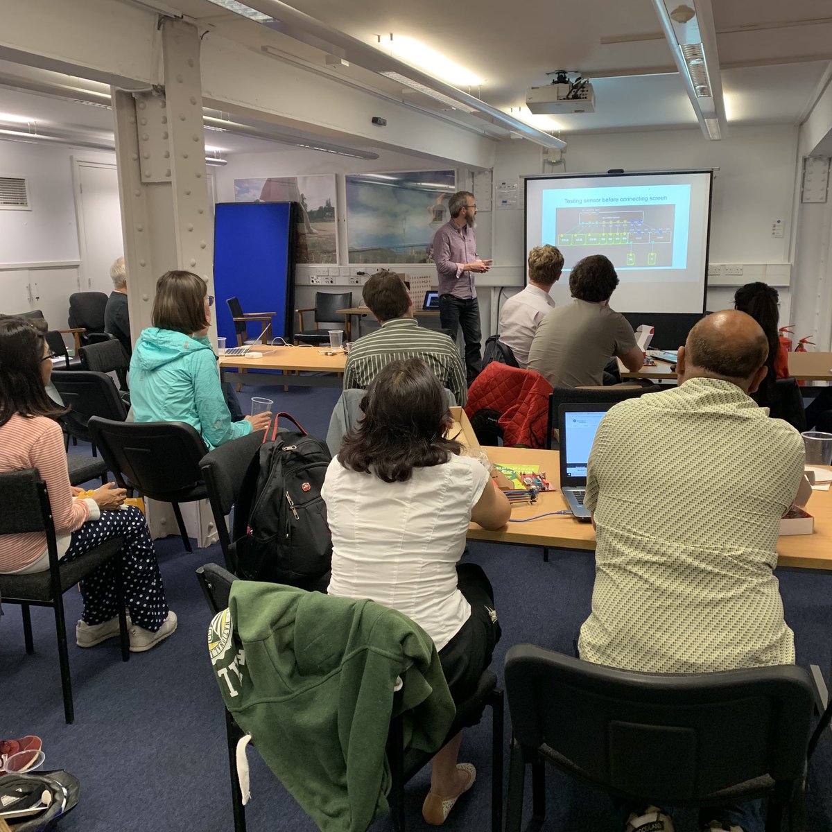 _OpenPlant's tweet image. Playing around with the 4DS programmable touch screen at #biomakerchallenge training 3. Join us next Mon 8 July in Cambridge for our last training session of the summer! meetup.com/Cambridge-Synt…