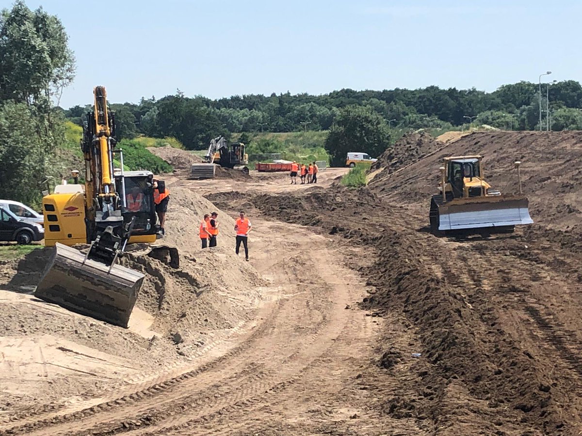 met #dank aan <a href="/gemharderwijk/">Gemeente Harderwijk</a> #VIClandscaps en #HoorstraInfra konden onze 2ejrs BOL machinisten vorige week een praktijkbezoek brengen aan het #CrescentPark langs de #A28! Mooi project en mooie ervaring voor de studenten #toekomst #infra #praktijkonderwijs