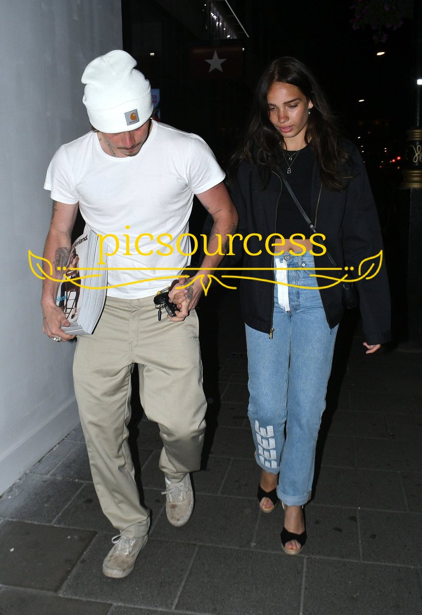 picsourcess's tweet photo. #brooklynbeckham and #hanacross leaving a restaurant in London https://t.co/8enXmQmzRb