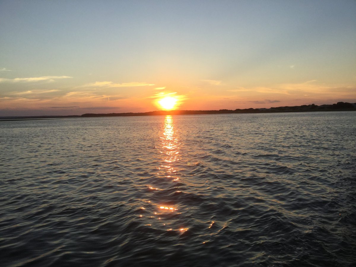 CapeCodEcotours's tweet photo. Mondays sunset from aboard the Horseshoe Crab in #Barnstable Harbor.  We do this most every night you should find the time to join us. https://t.co/9QkygPd5cf