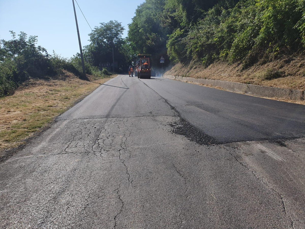 ProvinciaTeramo's tweet photo. Piano straordinario delle #manutenzioni, fondi #Masterplan. Iniziati i lavori dei lotti 4.1 e 4.2 per un importo complessivo di 2,3 milioni di euro.
#manutenzione #stradeprovinciali @CittadinidiTwtt #PAsocial
https://t.co/lgseXLq4LM https://t.co/53AqKsBH9g