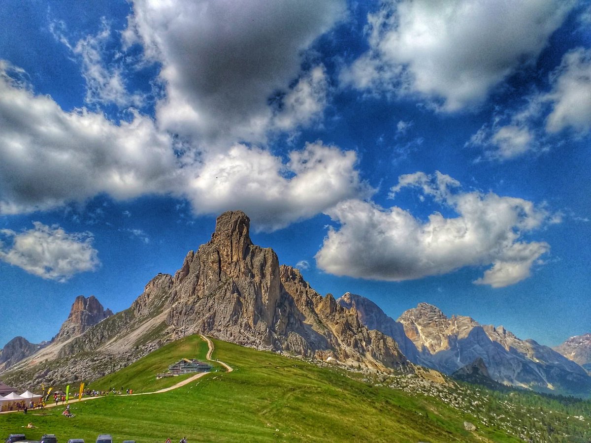 DucatiClub_Lodi's tweet photo. Giro delle Dolomiti โฐ๐๐ฒโ๏ธ๐๐๐๐๐#doclodi #ducatilodi #ducati #forzaducati #montagne #dolomiti #estate #sole #amici #moto #divertimento https://t.co/SXTTCtE1ch