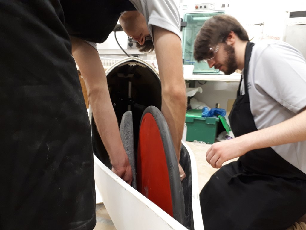 Aim93HPV's tweet photo. Assembling the bike ready for Product of South Bank.
#aim93 #humanpoweredvehicle #recumbent #LSBU #engineering #university #bikedesign #design #prototyping #cycling #vehicledesign #recordbreaking #bikelife #fastestbike #WHPSC https://t.co/HIWuAfABdH