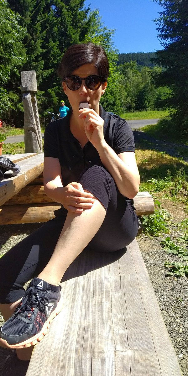 JH839's tweet photo. I'm on a low carb diet. Whenever I feel low, I eat carbs... #HikingMode #Ručičky #Krkonoše #CzechRepublic #Czechia https://t.co/lS1F4YR3AX