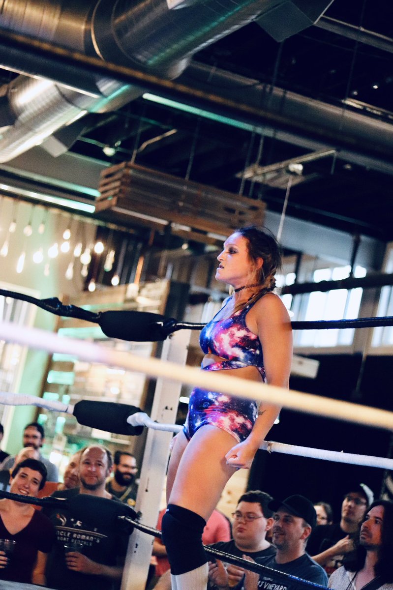VeraSadlyPhoto's tweet photo. The Galaxy’s Greatest Alien 👽 @callmekrisstat v New England wrestling OG @MrsAIPAlisha at @WWRProWrestling Let Them Eat Cake at Down the Road Brewery in Everett, MA #WWRCake 5/5 https://t.co/f7OhwNlvg1