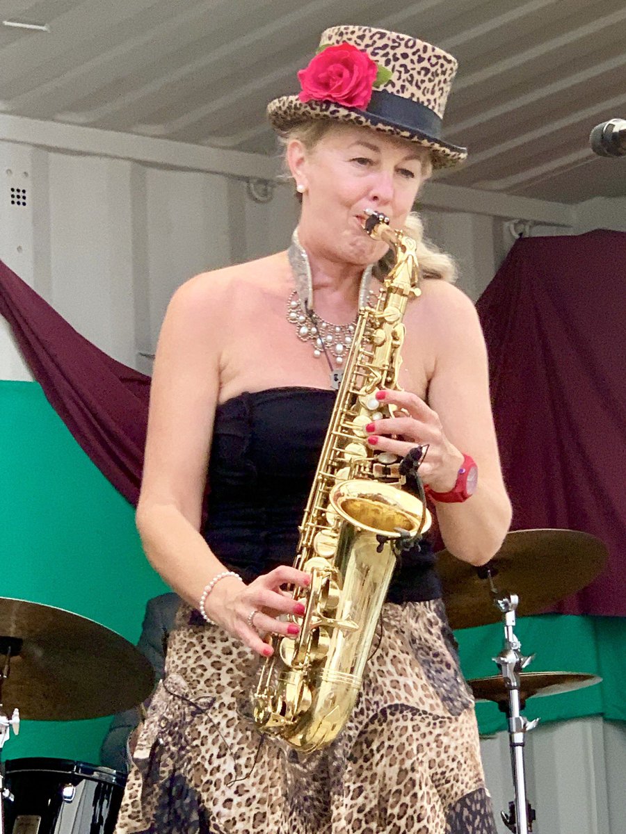 atco4's tweet photo. #saxophone @kimcyphersax @uptonjazz #festival #jazz #trad #tradjazz #traditionaljazz #band #music #blues #trumpet #trombone #drums #piano #neworleans #neworleansjazz #upton #uptonuponsevern #sax #uptonuponsevernjazzfestival #uptonjazzfestival #uptonjazzfest https://t.co/ptKWg9Adkl