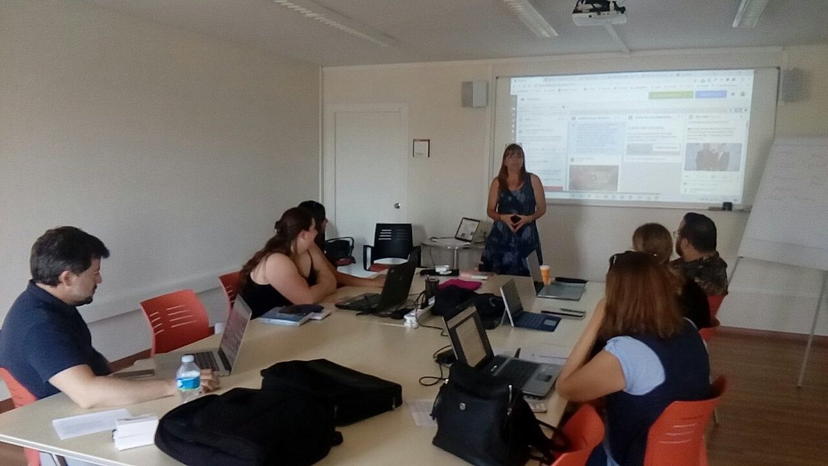 Taller pràctic de #hootsuite amb <a href="/sugeralia/">SUGERALIA</a> dins #caixaeines del programa formatiu #eMKT19 a <a href="/ajcardedeu/">Ajuntament Cardedeu</a>