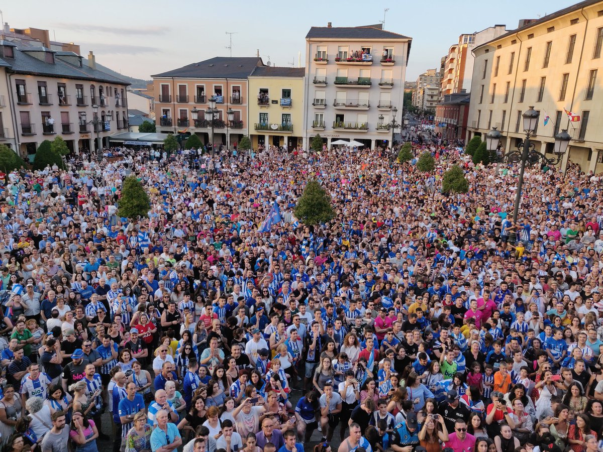 MichelZabaco's tweet photo. INDESCRIPTIBLE!! 
MUCHAS GRACIAS A TODOS, LO CONSEGUIMOS!! 
@LaLiga 1️⃣2️⃣3️⃣ https://t.co/NCL8sjzF3K