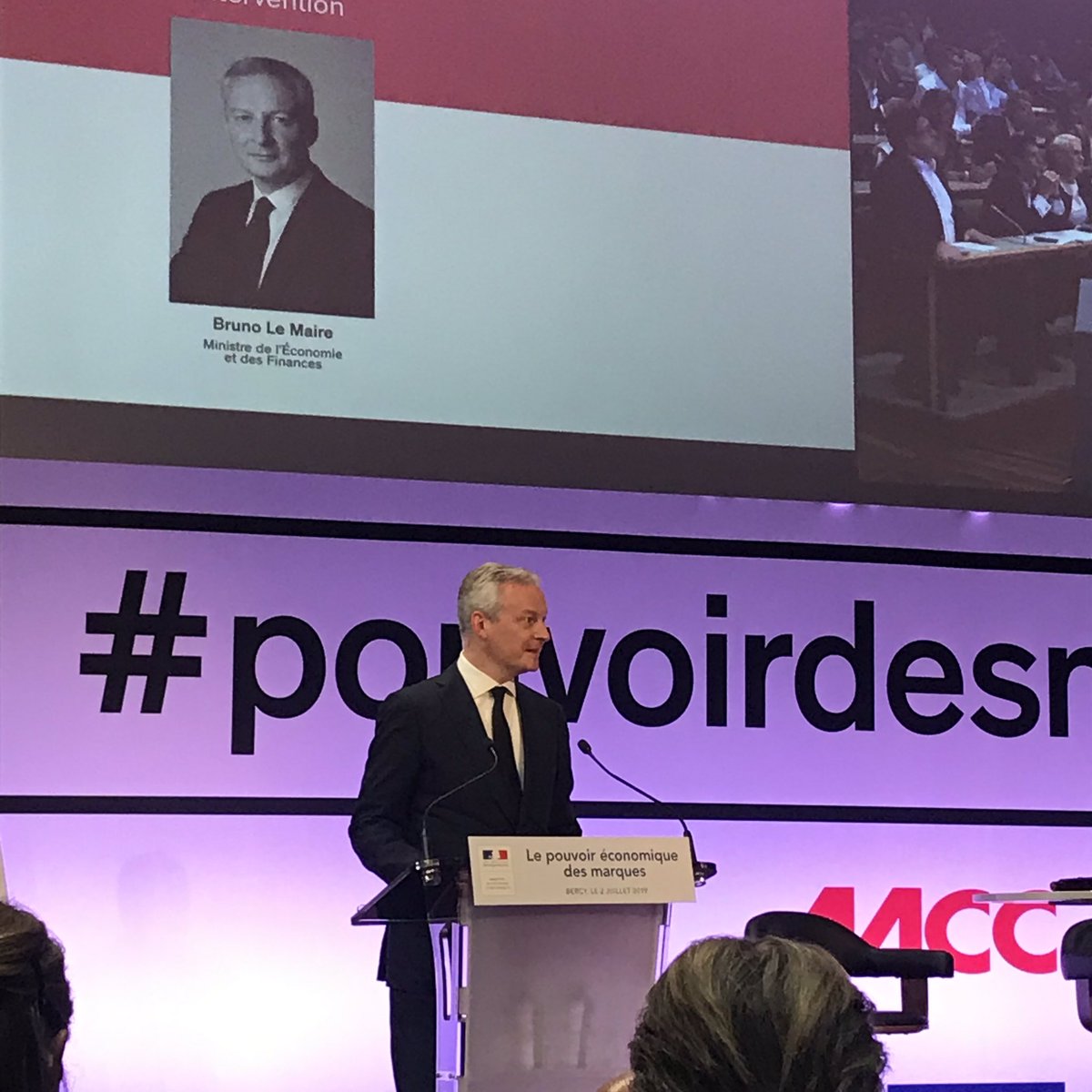 _PaulinePL's tweet photo. « Le rôle de la publicité est de redonner du sens à la consommation ». Intervention de Bruno Le Maire pendant la conference des #PouvoirDesMarques @vmlyrparis https://t.co/6DOU1EAoI5
