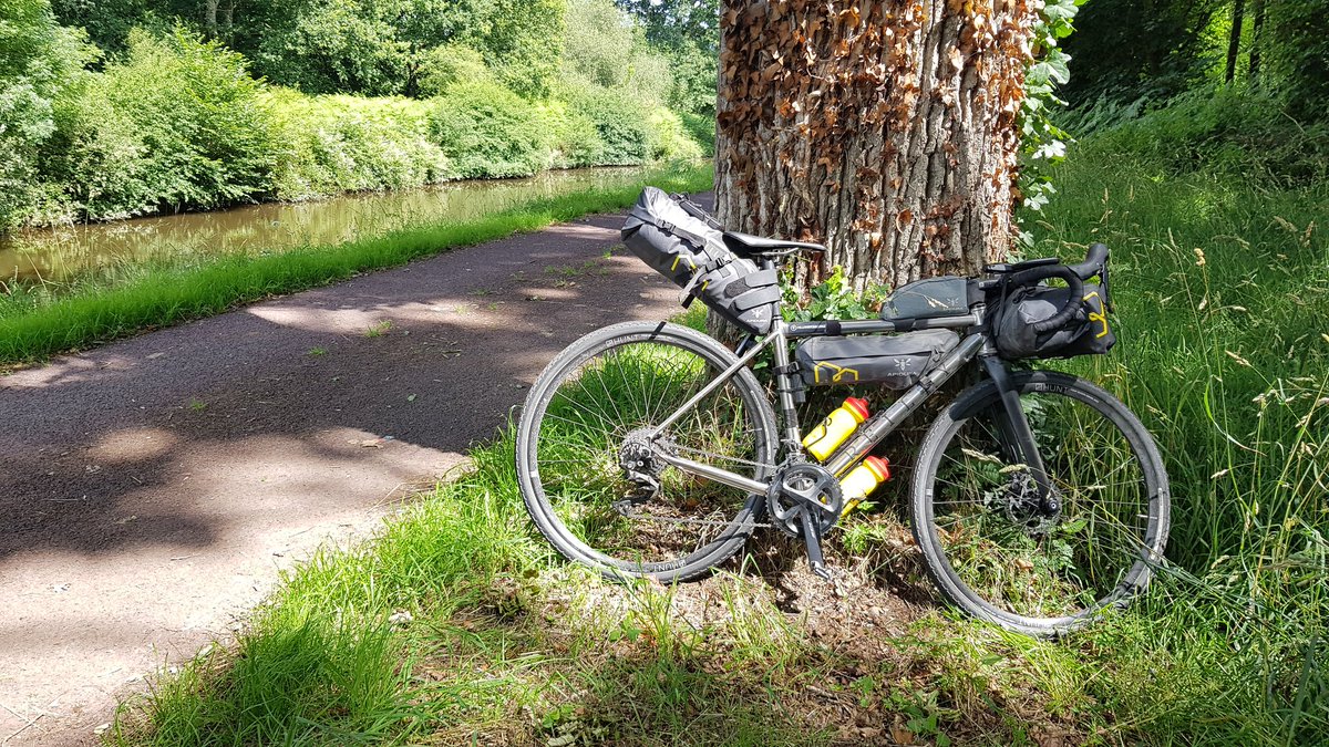 ChrisRatcliff69's tweet photo. Loving riding this beaut #ReillyGradient Sucking up everything the route throws at us - gravel tracks, towpaths, woodlands trails and the odd bit of tarmac. A must-have bikepacking monster π @Reillycycles https://t.co/NgqyZG1K1Y