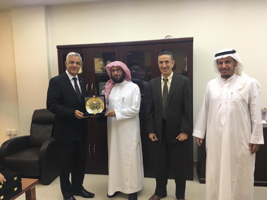 nahhal0's tweet photo. اجتماع موسع لرئيس جامعة المنوفيه ا.د عادل مبارك وا.د عادل البلتاجى عميد كلية الزراعه مع أ.سعود الجوير رئيس مجلس ادارة جمعية نحال وا/خالد العنجرى مدير الجمعيه ود.صبحى قاسم رئيس الفريق الاستشارى بالجمعيه ود.أحمد عبد القوى مدير المشروع لبحث سبل التطور وتفعيل البروتوكول الموقع بينهما https://t.co/4XscoEgxv5