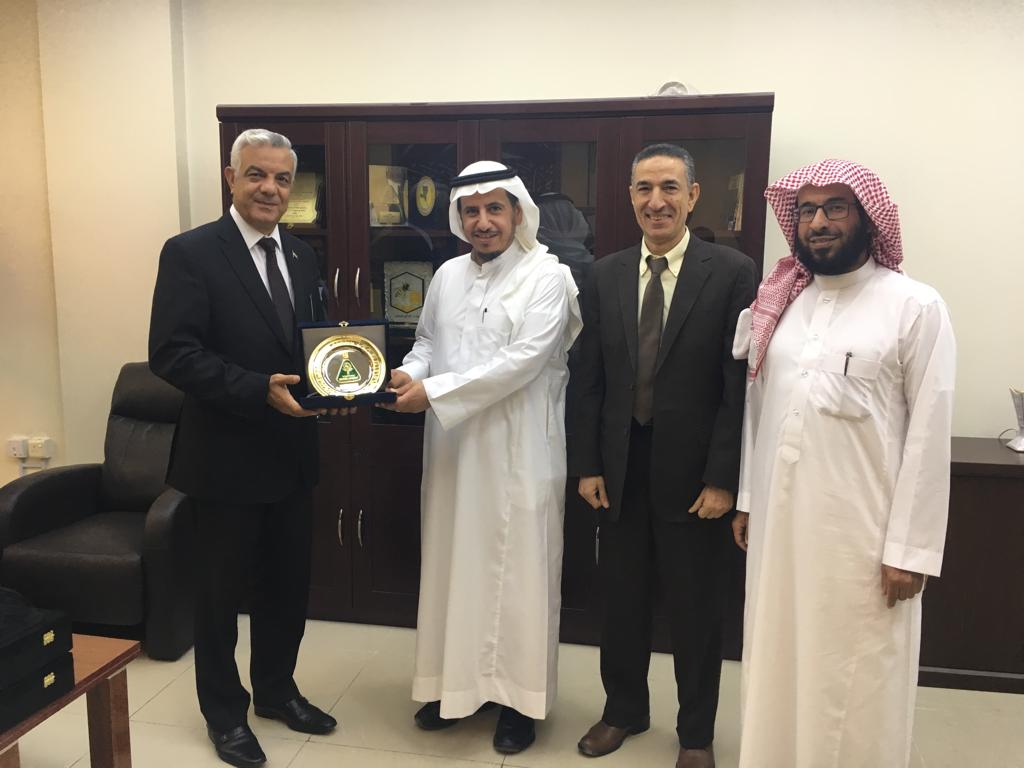 nahhal0's tweet photo. اجتماع موسع لرئيس جامعة المنوفيه ا.د عادل مبارك وا.د عادل البلتاجى عميد كلية الزراعه مع أ.سعود الجوير رئيس مجلس ادارة جمعية نحال وا/خالد العنجرى مدير الجمعيه ود.صبحى قاسم رئيس الفريق الاستشارى بالجمعيه ود.أحمد عبد القوى مدير المشروع لبحث سبل التطور وتفعيل البروتوكول الموقع بينهما https://t.co/4XscoEgxv5