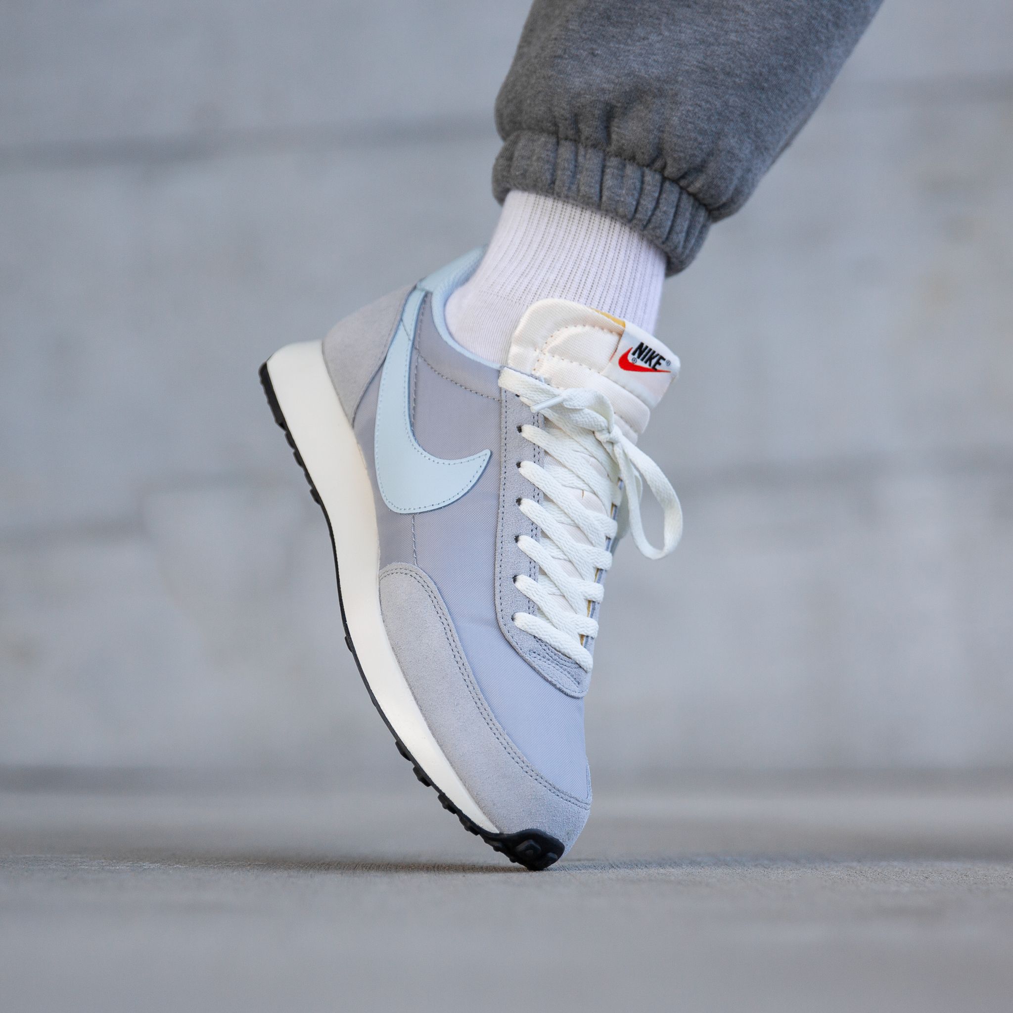 Nike air cheap tailwind grey