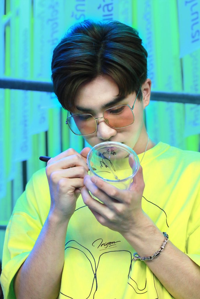 PS_FixedStarCH's tweet photo. 20190629 Perth (图 独家)
即使没陪在你的身旁
那抹荧光还是点亮了
💫💫我的盛夏💫💫
你是我眼眸里的鲜���明亮
你知道,明天,我们就能
❤️▲见到彼此的眼眸▲🖤
前线by:Vikey
修图by:Tina
#Perthppe
#PerthTanapon
#PerthDayCafe https://t.co/bl3WtCnr0P