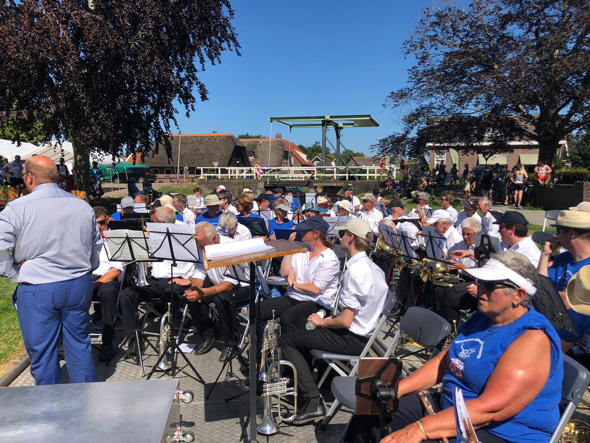 Het 90-jarige jubileum van de Chr. muziekvereniging Excelsior Belt Schutsloot muzikaal meegevierd.