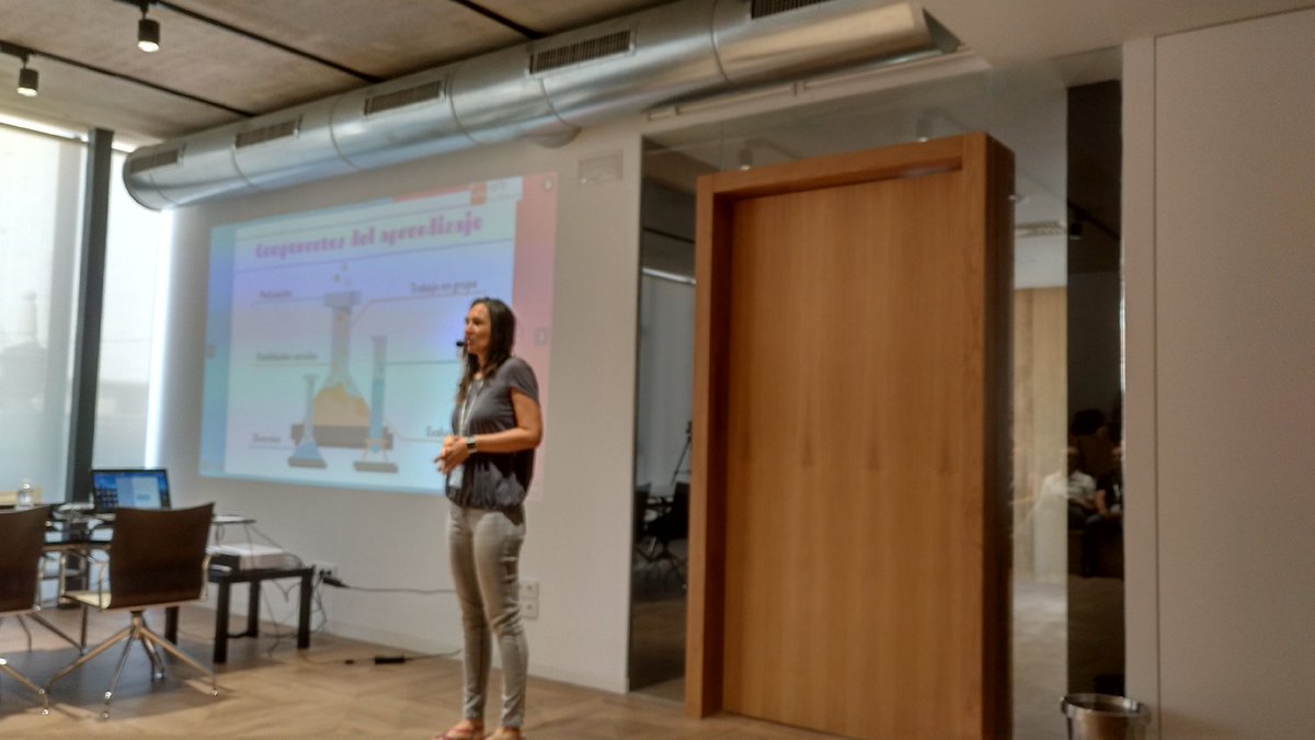 romancarceller's tweet photo. Sandra Vela - CIFP Los Enlaces | Aprendizaje Colaborativo Basado en Retos. Toda una experiencia en CPIFP Los Enlaces. |#eComputing19 #CsCEFIRE https://t.co/jPXAzaG3JQ