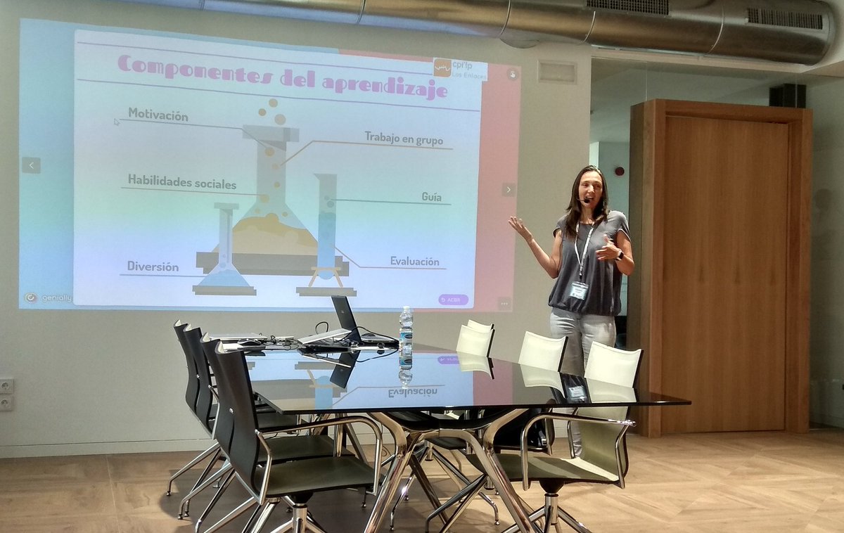 eComputing_FP's tweet photo. Enpezamos la 2a jornada... Sandra Vela, @cpilosenlaces nos explica su experiencia en ACBR - Aprendizaje Colaborativo Basado en Retos.
#eComputing19 @fp_aragon @todofp @CeDeC_intef https://t.co/5pbSQ8I0Dt