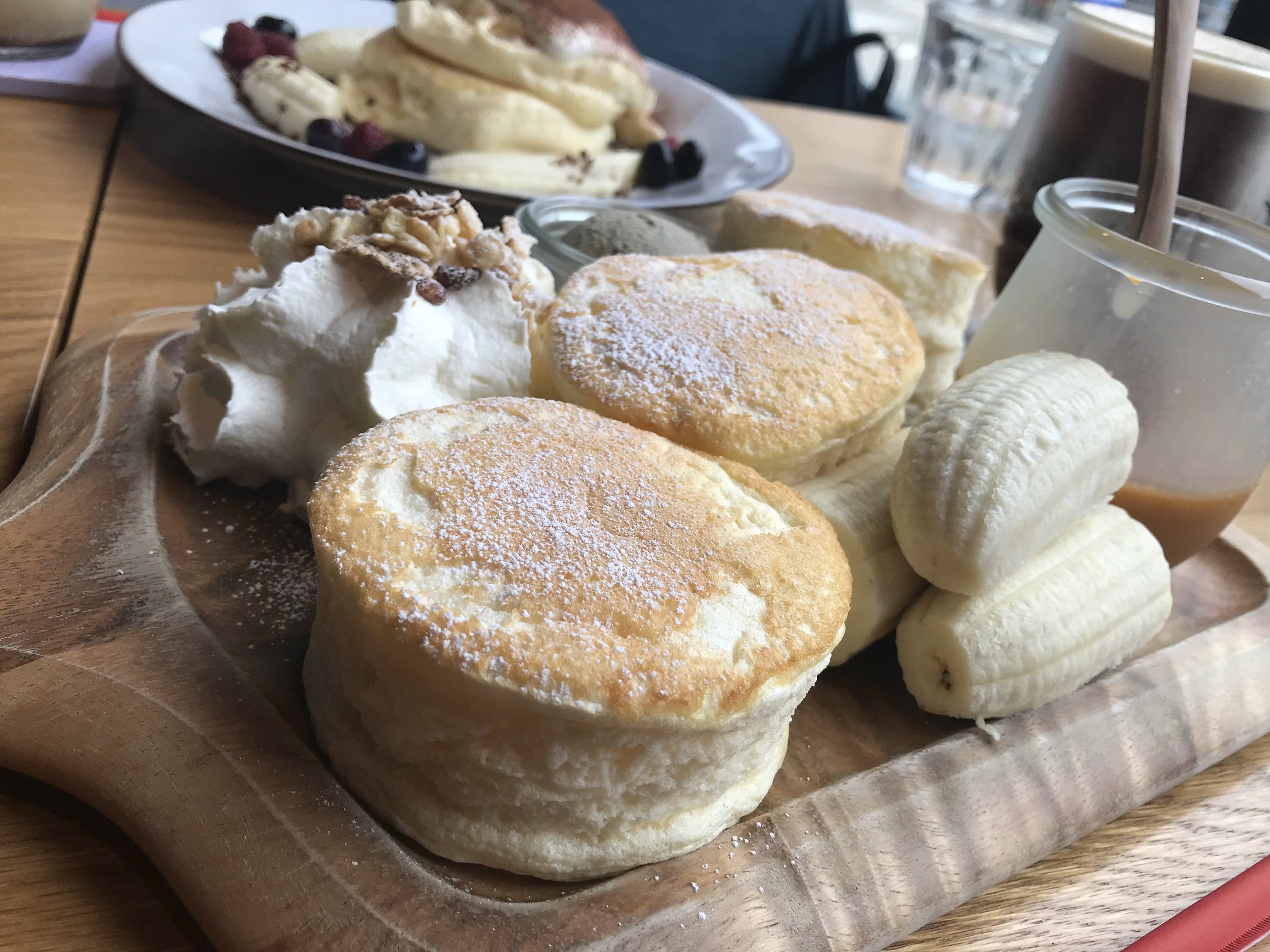 تويتر 伊予鉄総合企画 公式 على تويتر アエル松山 2fにある Cakes は パンケーキ 人気店です お洒落な店内から 市内電車 や 坊っちゃん列車 が見えます スフレパンケーキ と ティラミス パンケーキ は フォークでつつくとぷるん 食べるとふわっ تويتر 伊予鉄総合企画 公式 على تويتر アエル松山 2fにある Cakes は パンケーキ 人気店です お洒落な店内から 市内電車 や 坊っちゃん列車 が見えます スフレパンケーキ と ティラミス パンケーキ は フォークでつつくとぷるん 食べるとふわっ