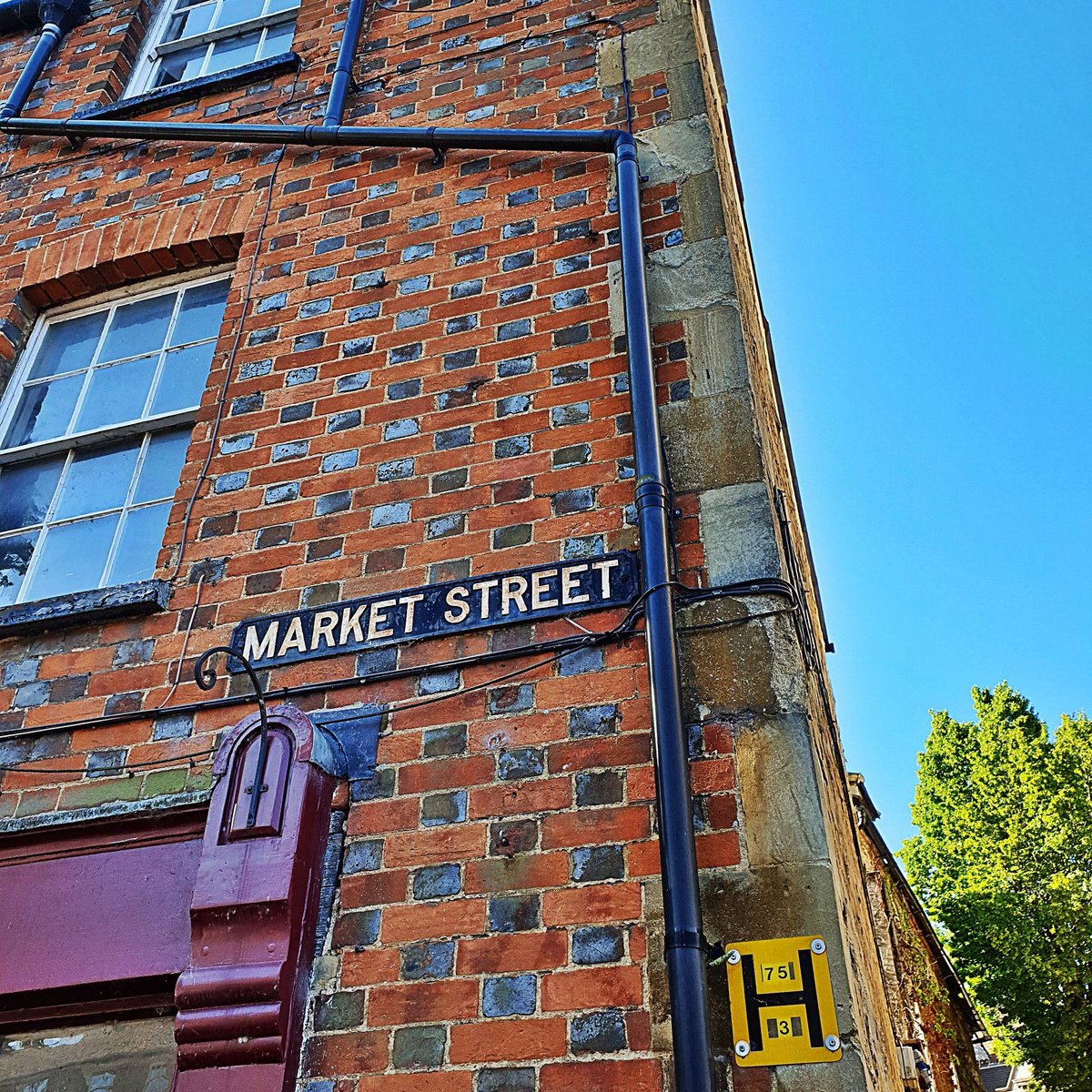 You will find us on Market street 6-8 with a smile, amazing breakfast and coffee #woodstockarms #breakfasttillnoon #coffeemorning #bestpubintown