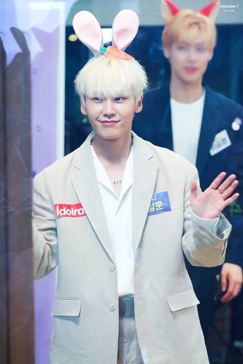 Adorable9095's tweet photo. 190701 아이돌라디오

뽀둥뽀둥 찐토끼🐰

#비투비 #btob #정일훈 #일훈 
@BTOB_ILL https://t.co/aBn40cVMBb