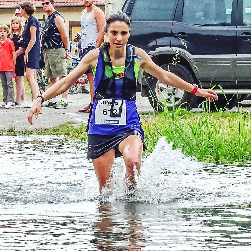 BeteDeCourse's tweet image. Une demi 12aine d'ampoules, un beau bleu, des écorchures, un genou en vrac, 2 poteaux à la place des jambes et un podium (catégorie) sorti de derrière les fagots... 🙈😆 Bref... instagram.com/p/BzWM9xRoBkd/ #archemont #traildesevoissons #betedecourse #trail