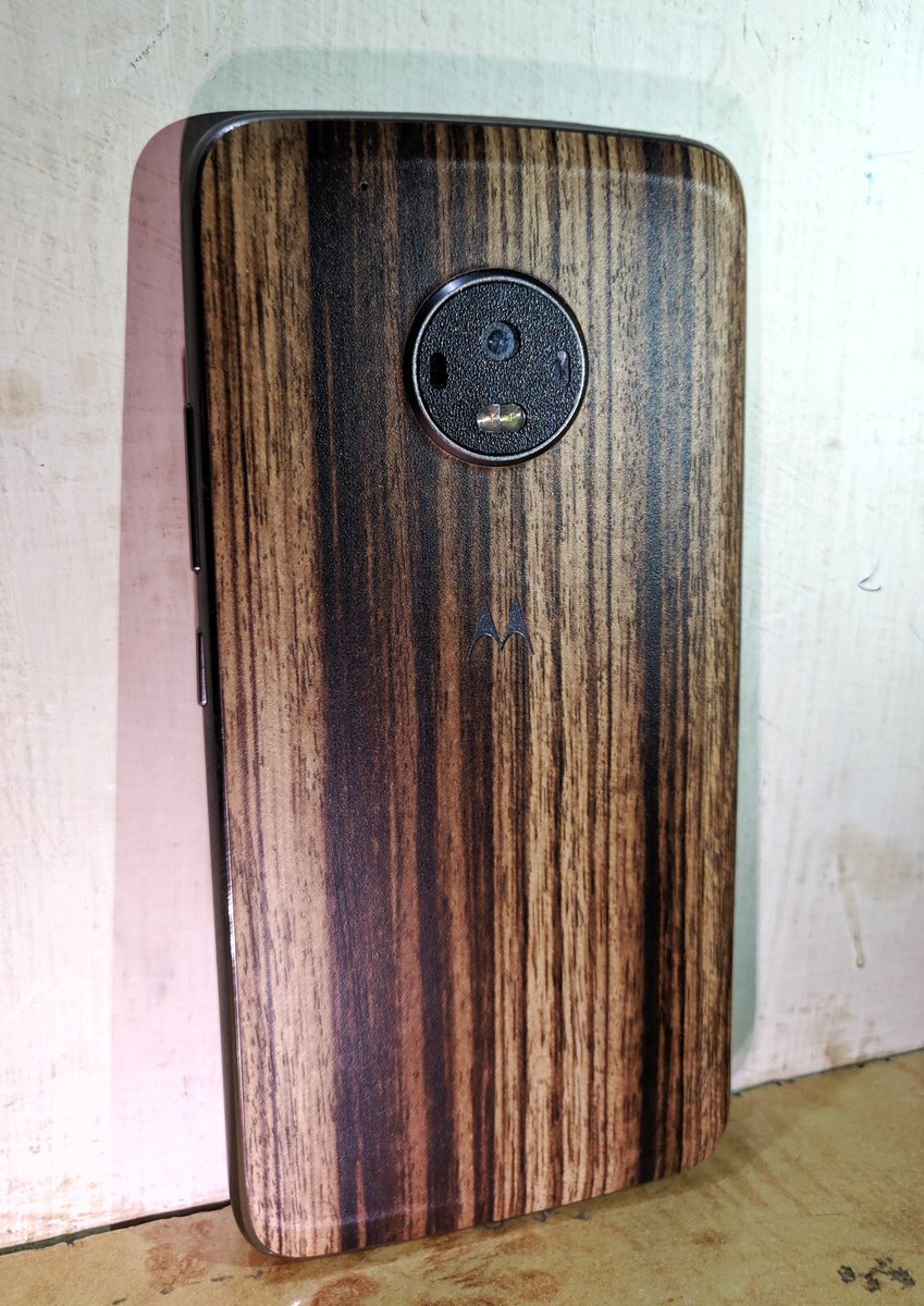 Pulkitgautam27's tweet photo. If you want a reason to love your old shitty phone slap a gadgetshield skin on it btw that's not my current daily driver it's my spare phone. @gadgetshieldz
#slayitwithskins #gadgetshield #skinnova #motoisshit https://t.co/H5IXbxKHUO