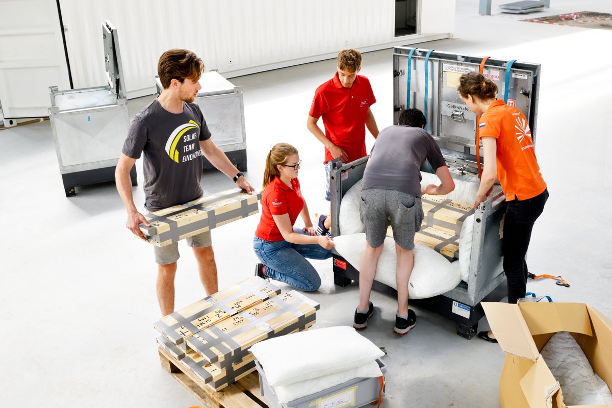 Dutch solar teams join forces in the preparations for the <a href="/WorldSolarChlg/">Bridgestone World Solar Challenge</a>! Our battery pack, along with that of @VattenfallTeam and <a href="/solarteamtwente/">Solar Team Twente</a> , starts its journey by sea to Australia 🙏🔋#BeatTheDutch