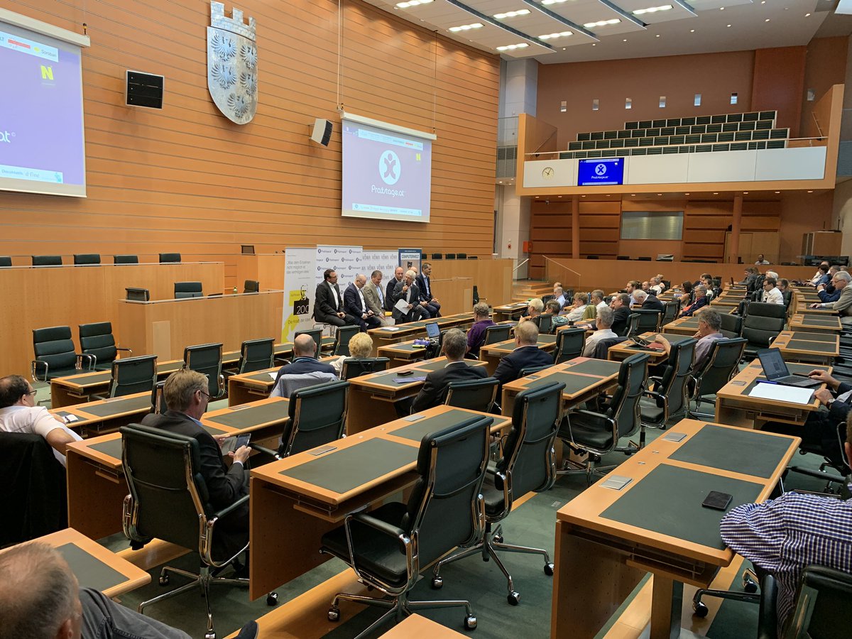 Manfred Weiss @computerwelt_at moderiert CIO-Podiumsdiskussion im Landtagssaal NÖ <a href="/praxistage/">Praxistage Topevent</a> @IT_Matchmaker