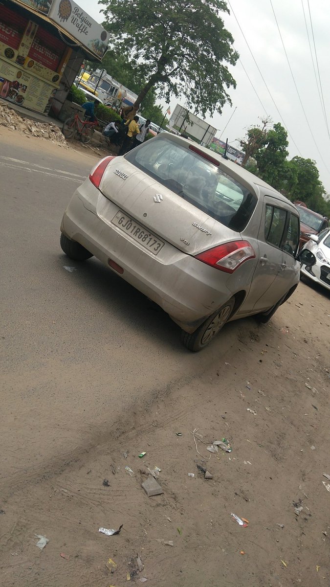 bhavinmodi123's tweet photo. Irresponsible parking AT S G Highway in front of pizza hut road causing traffic jam.
@AhmedabadPolice https://t.co/QxKcSxm6eQ
