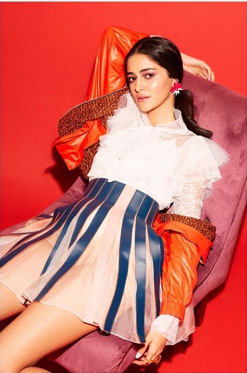 ananyapandayy's tweet photo. So now that it’s established that I cannot sit on a chair normally- here’s another one 😄🤪 https://t.co/gTLJxpsJzH