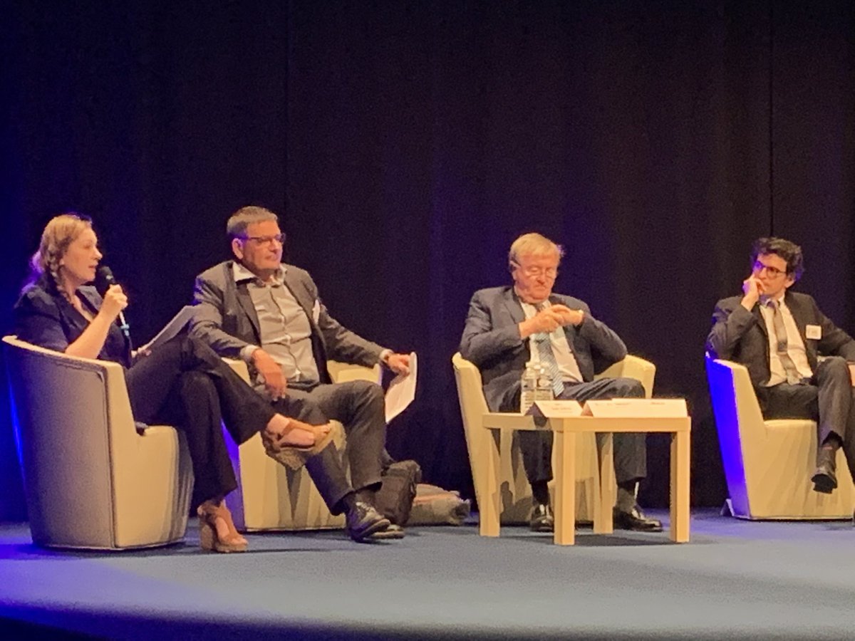 #GeoDataDays 450 participants au Grand débat sur les bouleversements des geodata. Intro sur les actions promues par le Rapport sur les données souveraines par <a href="/V_Faure_Muntian/">Valéria Faure-Muntian</a> avec <a href="/IGNFrance/">IGN France</a> <a href="/RatZillaS/">Gael MUSQUET ⠵</a> <a href="/here/">HERE Technologies</a> @geofit_fr @OccitanieData <a href="/BGeografic/">Business Geografic (Ciril GROUP)</a>