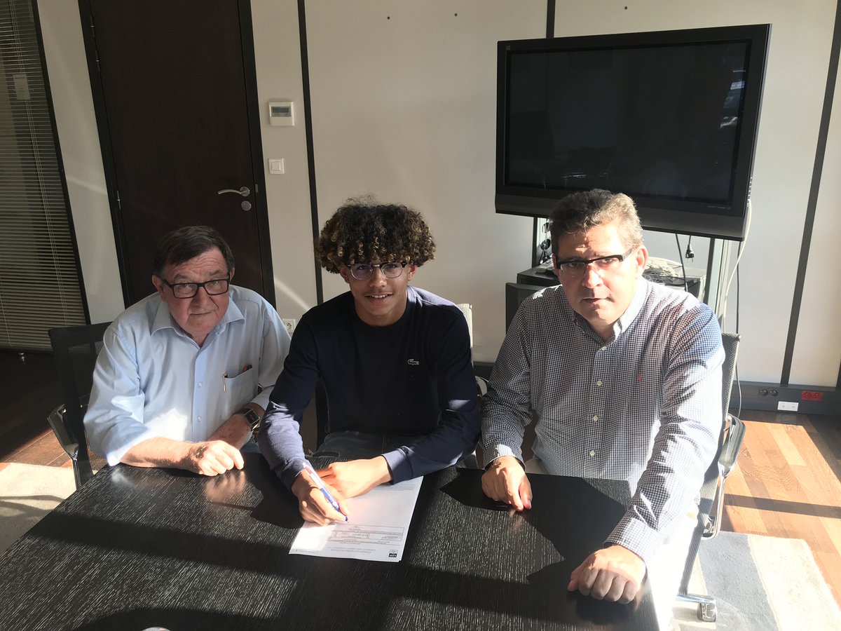 LEMANSFC's tweet photo. #Communiqué Makan Aiko a signé un contrat stagiaire avec LE  MANS FC. L’ancien joueur de l’AS Le Mans Villaret évolue sous les  couleurs « sang et or » depuis la saison 2014-2015. Cette signature matérialise la volonté du Club d'accompagner les talents locaux.

#AllezLEMANSFC https://t.co/xIwFFgfghZ