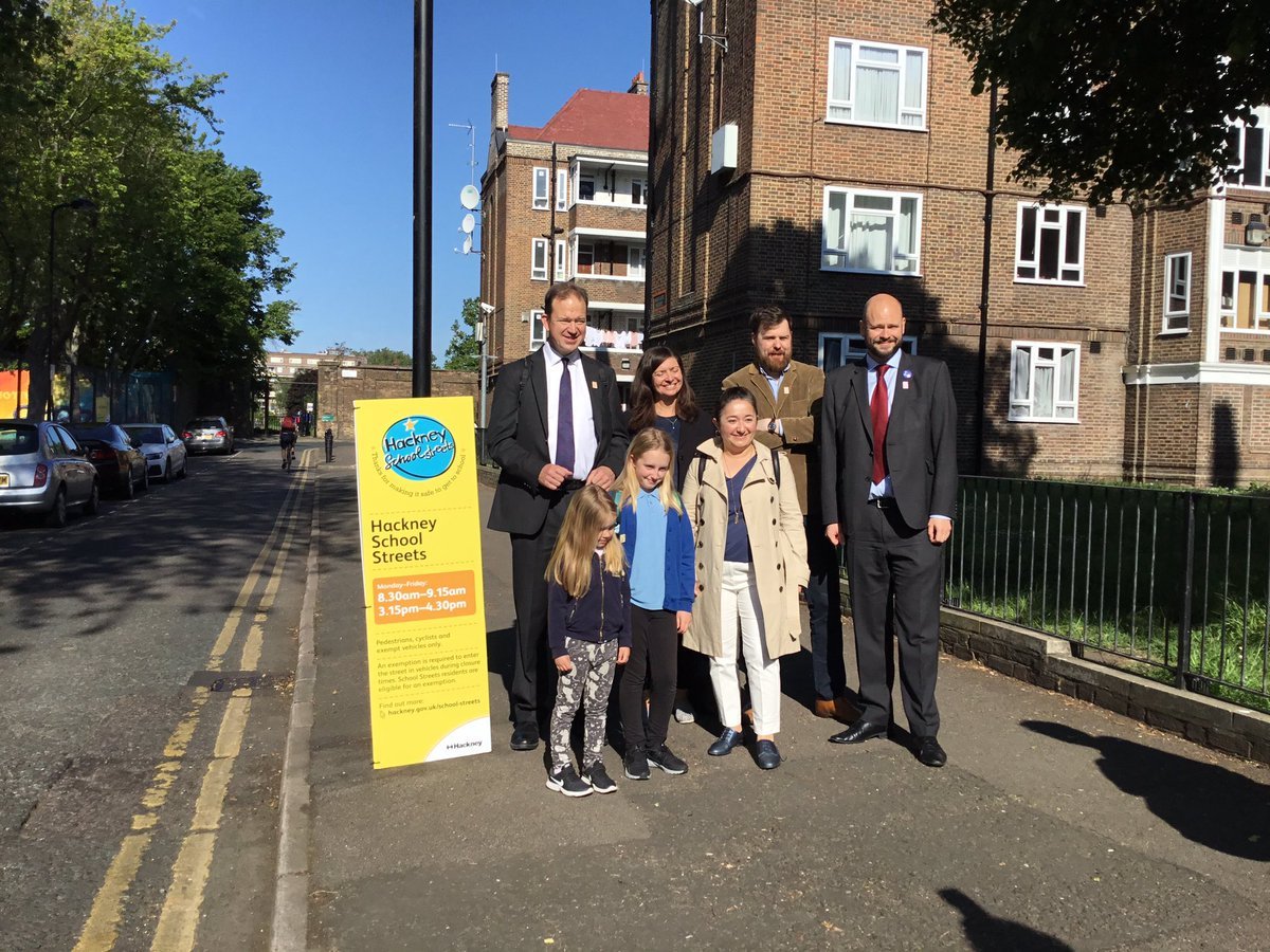 hackneycouncil's tweet photo. It is important that we educate and encourage our youngest residents on the impact of climate change. That’s why we celebrated #WalktoSchoolWeek and joined families at Sebright Primary School on their walk to school #LDNClimateAction 

 🚶🏻‍♂️🚶🏾‍♀️🚶🏻‍♀️🚶🏽‍♂️#hackneywalks 🚶🏻‍♂️🚶🏾‍♀️🚶🏻‍♀️🚶🏽‍♂️ https://t.co/2JK4SrkTPt