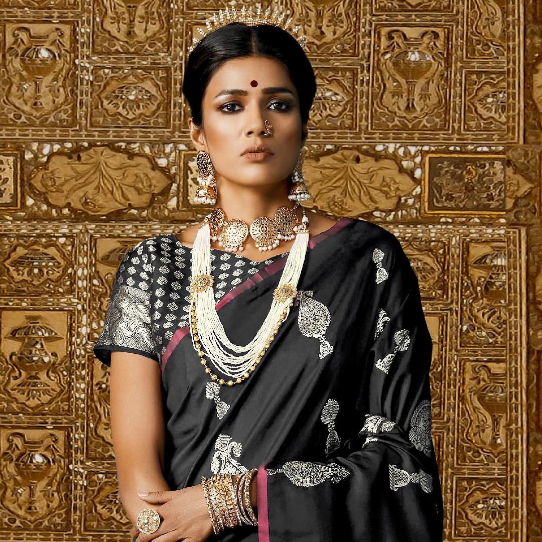 "When in doubt, always wear black"

#jashn #fashion #glamour #trendy #indianethnicwear #indianfashion #ethnic #inspiration #Motifs #rustic #purefabric #love #indianwomen #bollywoodfashion #bollywood #style #Black #Gold #Sareelove #occasion #flair #stylish #pretty #beauty #Sarees