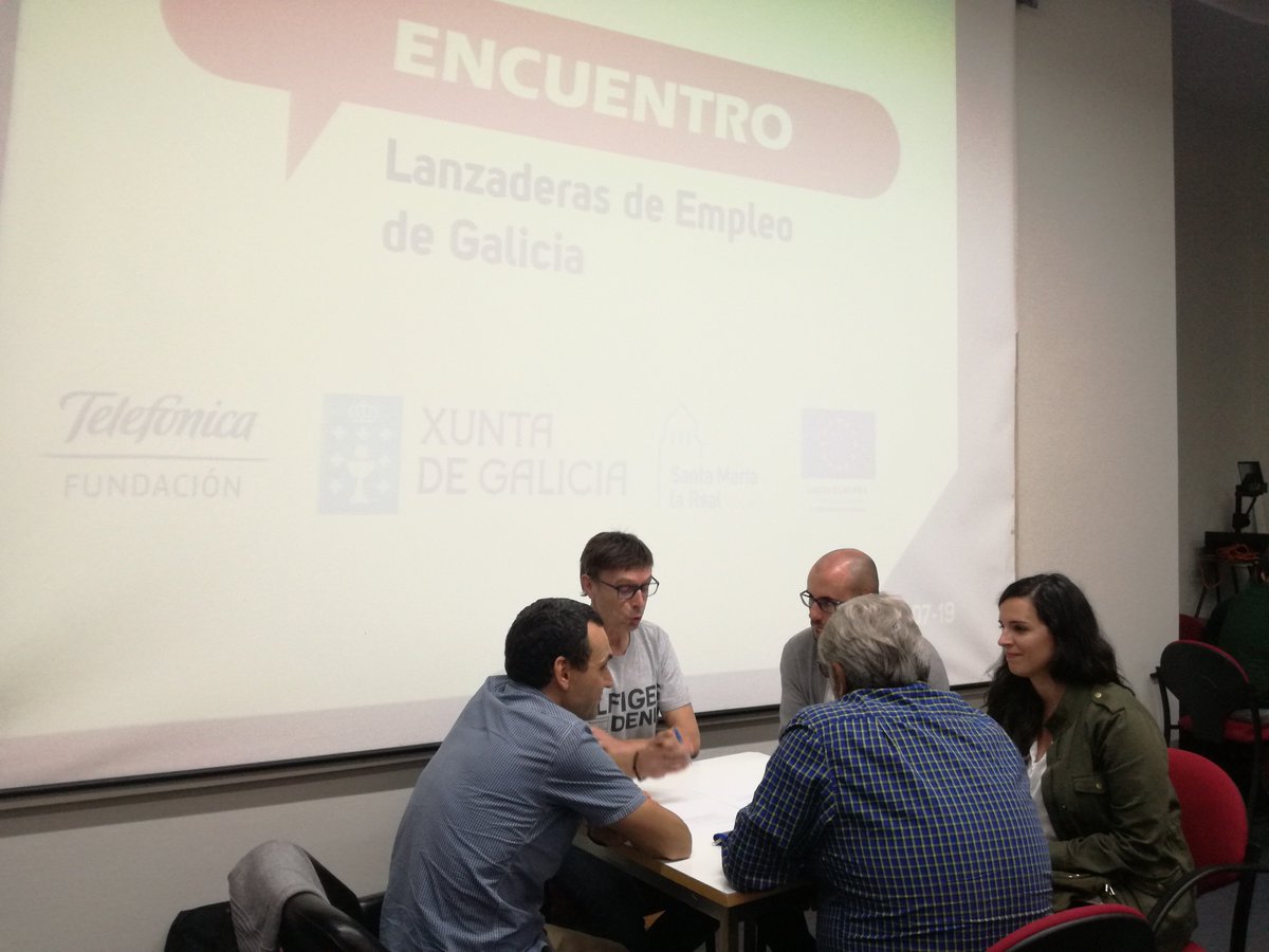 AreaEmpleoFSMLR's tweet photo. Ya estamos en el #InterLanzaderasGalicia 👏👏, viendo como los 4 equipos de #Arteixo, #Carballo, #Marín y #Redondela comparten una dinámica de #networking sectorial que les será de gran ayuda para esta 2ª fase de contacto con #empresas. ¡Duro con ello! 💪🚀 https://t.co/2KR1Sjfk4b