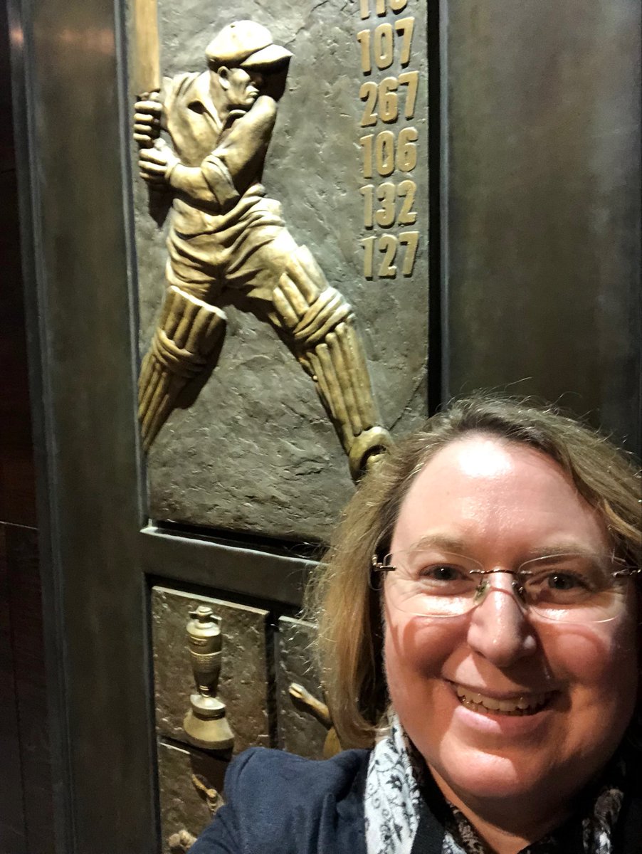 #GSA2019 dinner is at the MCG so I had to pose next to Bradman’s bronze plaque ⁦@GeneticsAus⁩ #ConferenceDinner #CricketWorldCup2019 #reptilesrule