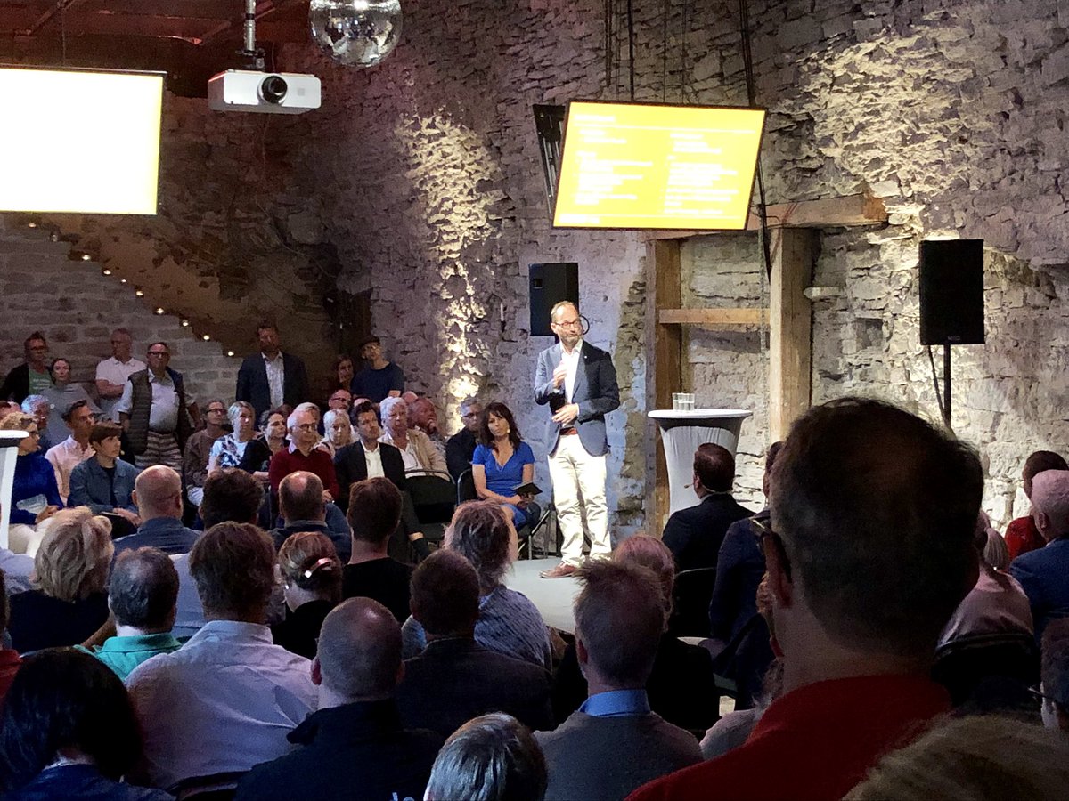 TransportSummit's tweet photo. @TomasEneroth inleder seminariet om elflyg, hyperloop och höghastighetståg, vilken är vägen framåt för Sverige? https://t.co/Afc6ftYvmr