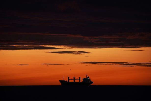 GrovesRes's tweet image. Early risers at the coast woke up to a breathtaking amber sky over the North Sea on Monday - buff.ly/2FMthKi.