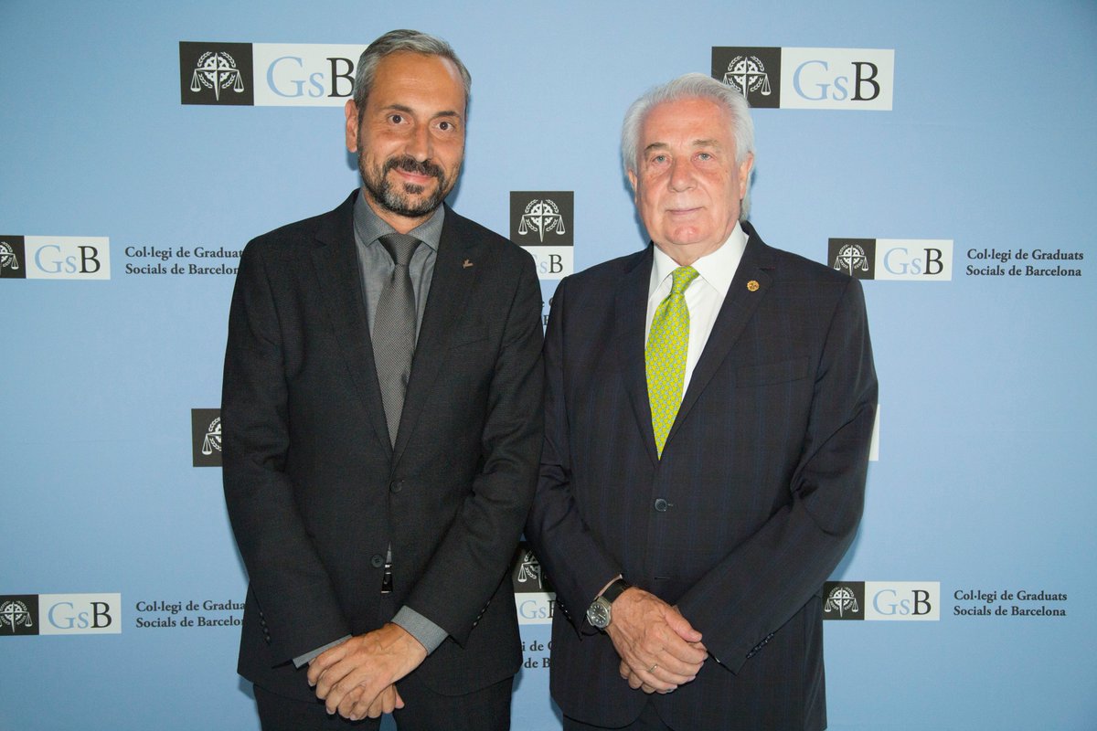 Un plaer estar presents en el Sopar de Germanor del Col•legi de Graduats Socials de Barcelona [<a href="/CGSBARCELONA/">Graduados Sociales</a>]. L'enhorabona per la vostra feina.

📸Imatge del president del Col•legi de Graduats Socials de Barcelona, Carlos Berruezo del Río, i el nostre president <a href="/MikelCamps/">Mikel Camps</a>.