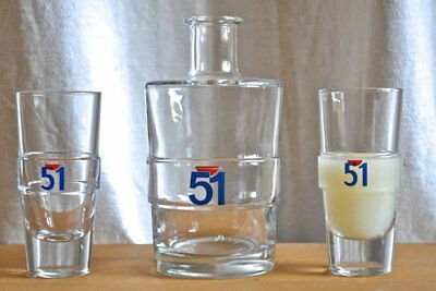 Gisgas3's tweet photo. Le seul verre qu'on veut à Marseille.
#OM #PasDeVertSurNotreMaillot https://t.co/oQIt0B5cSR