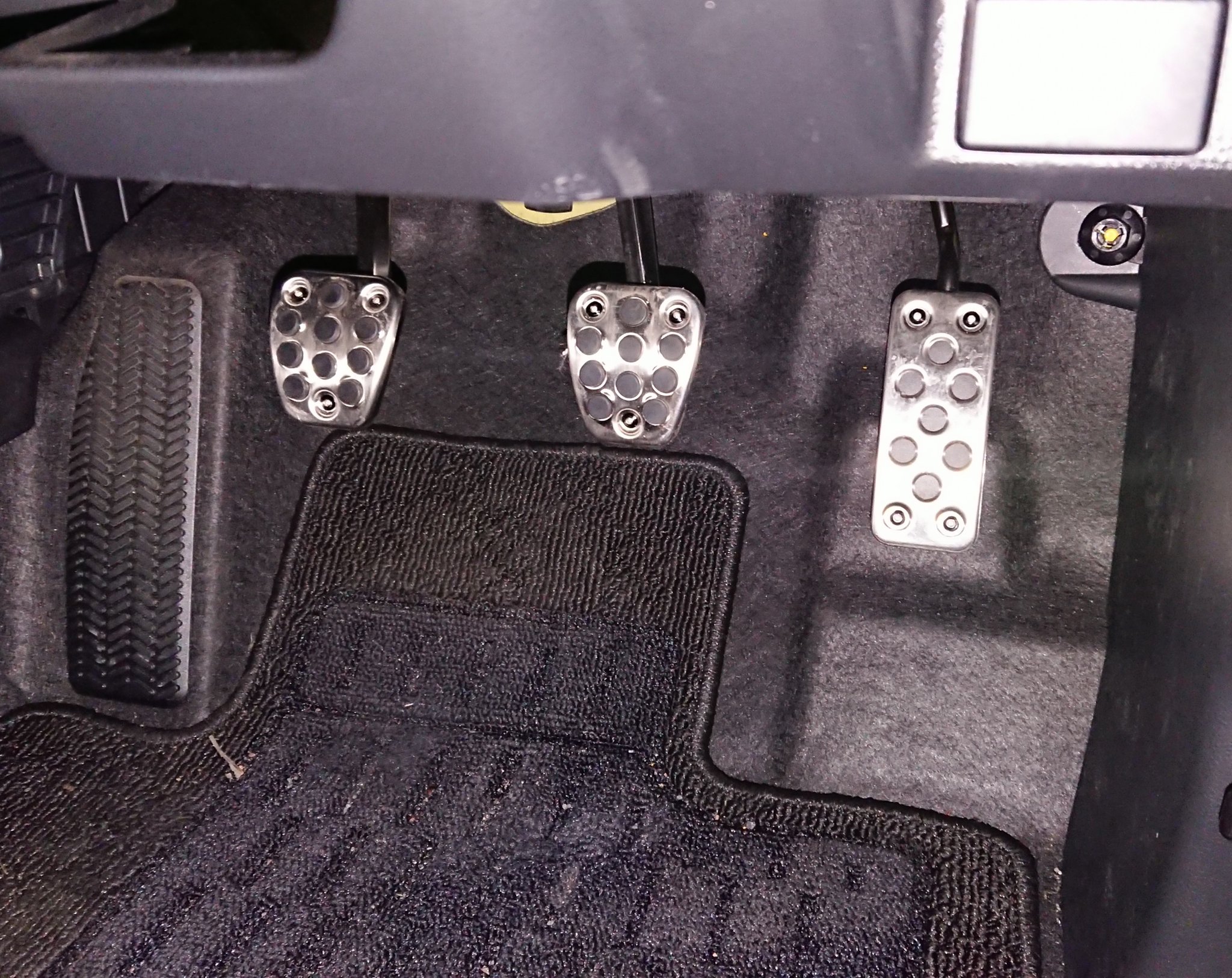 たっきーwith龍驤 ブリショー 小生の数少ない特技の1つ ヒール トゥ 仕事上必須で身につけて今に至っています やっと足も治ってきたのでs660でも実践 ビートよりアクセルの煽り量をかなり抑えないと 回転が合いませんが 慣れると問題なく