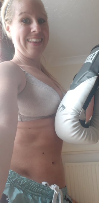 #TuesdayMotivation who knew hitting pads was so difficult! Still happy that I got up and did a thing<a href="/tag/tuesdaymotivation"class="tags">#TuesdayMotivation</a>