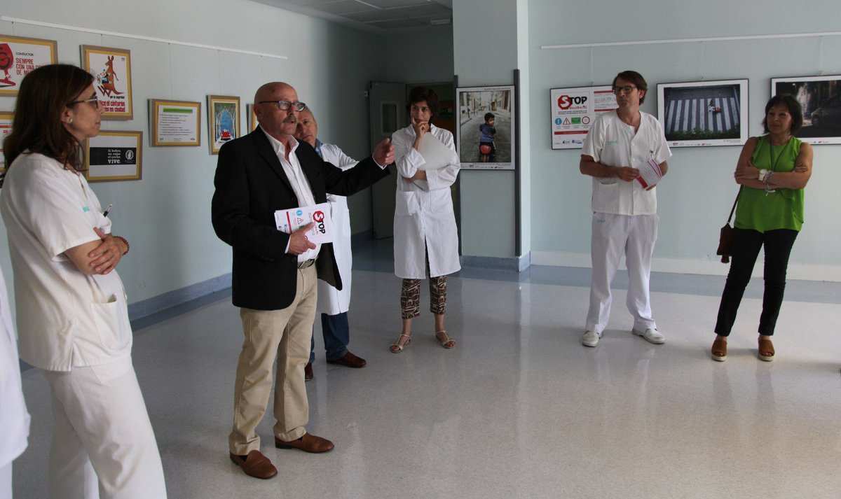 GobAragon's tweet photo. El Hospital Universitario Miguel Servet y @stopaccidentes unen fuerzas para prevenir los accidentes de tráfico ‘in itinere’ con una #exposición conjunta que se puede ver este verano en el vestíbulo azul de acceso a Consultas Externas. https://t.co/jU0ZyfxNTa