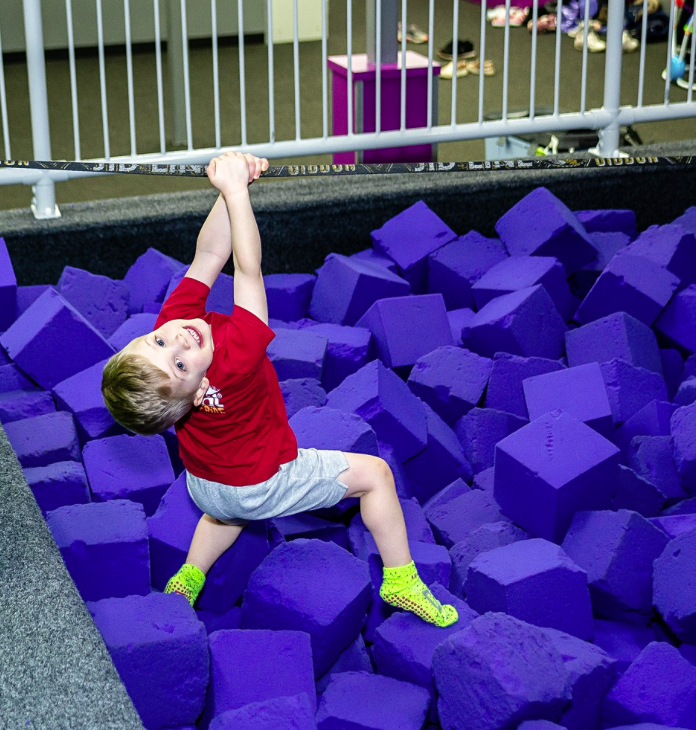 LimitlessInfl's tweet photo. From 10am until 3pm TODAY! 
Every Monday - Friday toddlers can explore the entire park. 
#Trampolines, #Inflatables and #SoftPlay!
One FREE adult for every paying Toddler - #FREE food for the toddler  - Stay the entire duration. Just £6 per #toddler!
https://t.co/wUTUct5Nby https://t.co/s9Y7NmzISS