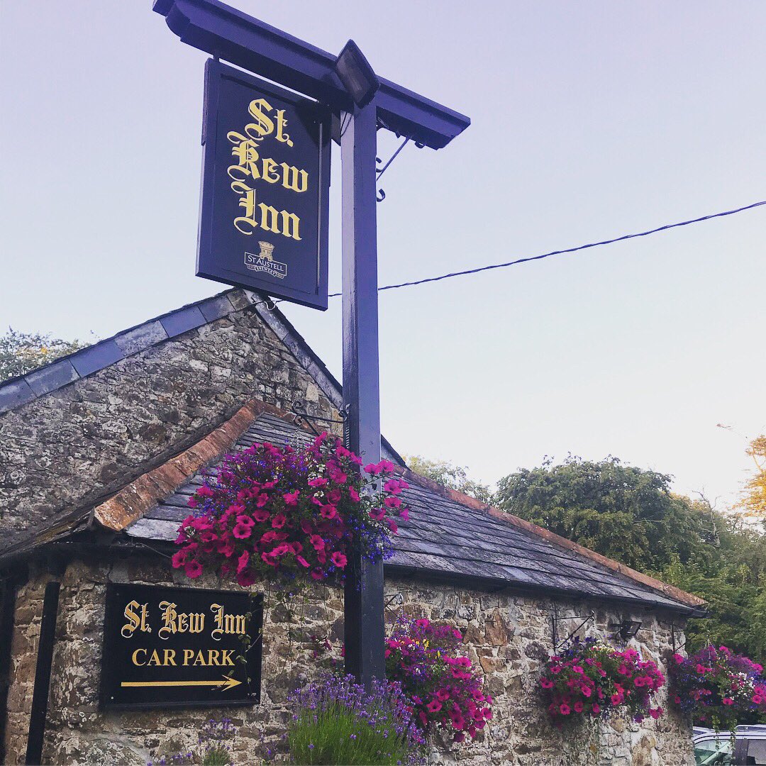 OfficeCornwall's tweet photo. Hanging basket envy 😍🌺 @stkewinn #lovecornwall#cornishpubs#cornwalltourismoffice#stkew#greenfingers https://t.co/3OYwWL28xx