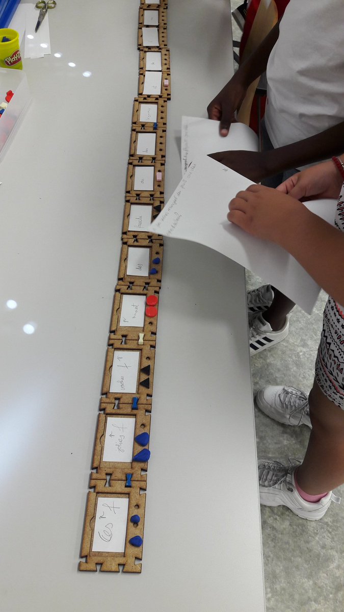 AssociationFCC's tweet photo. #plaquettes Ressource manipulable en MDF pour divers apprentissages. Ici : classes grammaticales avec des symboles Montessori en impression 3D et pâte à modeler. https://t.co/n3zJ6kBzHE