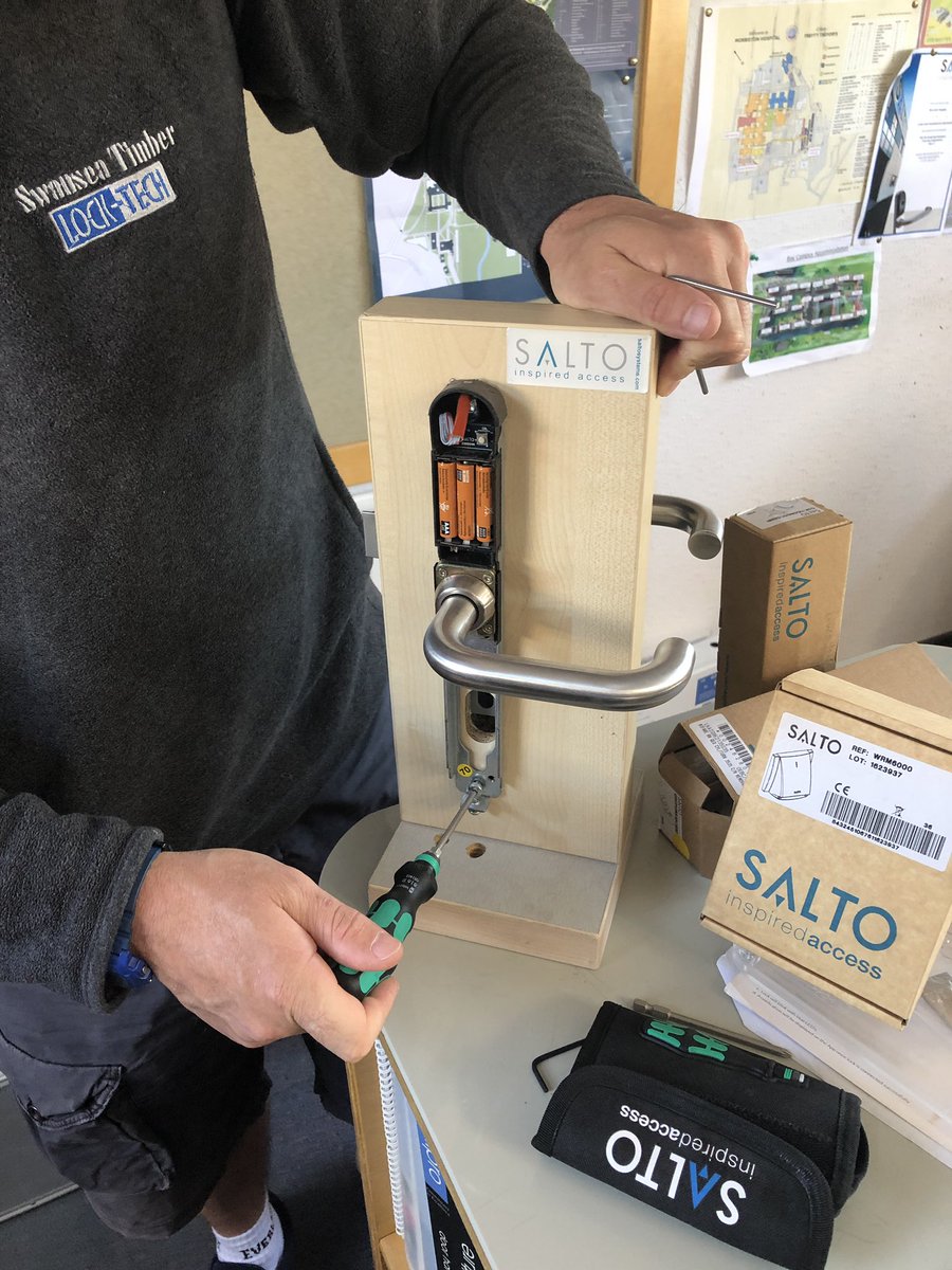 Lock_Tech's tweet image. Bit of in-house @SaltoSystems training in the HQ today. We have over 18 years experience as Salto dealers and installers #accesscontrol #locktech #salto #locks #Security #training #team #business
